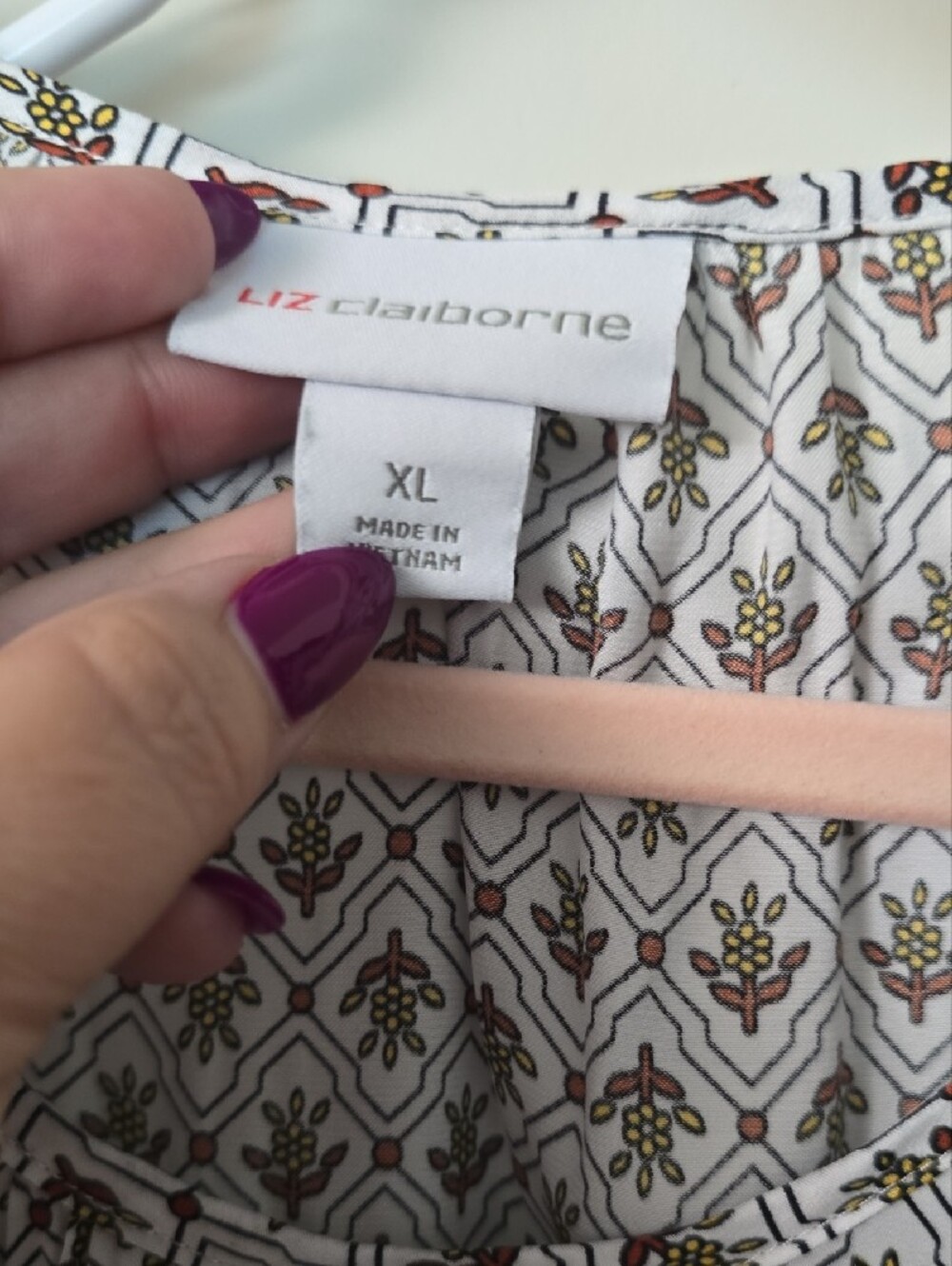 Liz Claiborne White Blouse with Brown Geometric Print - Picture 2 of 4